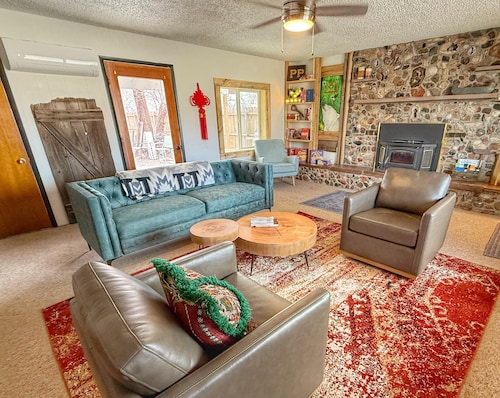 The Mokee Motel (Room 2)