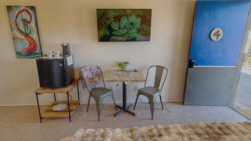 The Mokee Motel (Room 4)