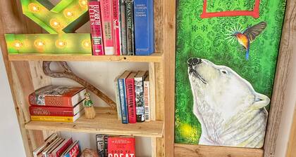 The Mokee Motel (Room 6)