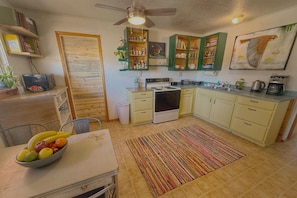 Unclassified image, 5 of 38, button - The Mokee Motel (Room 6) (Bluff)