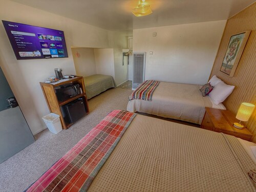 The Mokee Motel (Room 7)