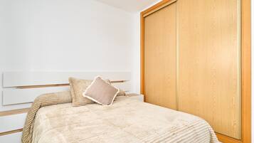 3 Schlafzimmer, Bügeleisen/Bügelbrett, WLAN, Bettwäsche