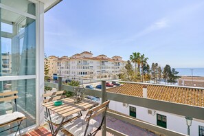 Outdoor dining - Apartment 'Marina De El Morche' with Sea View, Wi-Fi and Air Conditioning (El Morche)