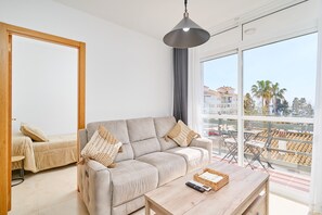 TV - Apartment 'Marina De El Morche' with Sea View, Wi-Fi and Air Conditioning (El Morche)