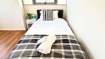 2 dormitoris, planxa i posts de planxar, wifi i roba de llit