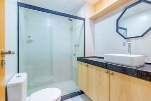 A modern bathroom with a glass-enclosed shower, a white toilet, a wooden vanity with a black countertop, and a mirror above the sink. - Makia Beach #d307 - Flat With Balcony by Carpediem (Ipojuca)