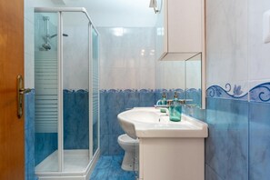 Doccia, bidet, asciugamani