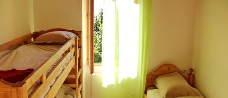 3 Schlafzimmer, Reisekinderbett, Internetzugang, Bettwäsche