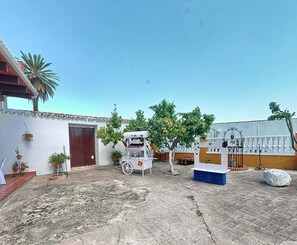 House | Garden - Traditional Andalusian Farmhouse Near Cordoba (Moriles)
