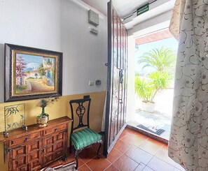 Reception - Traditional Andalusian Farmhouse Near Cordoba (Moriles)