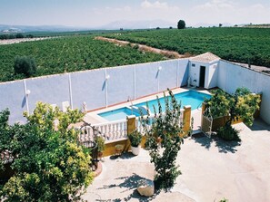 House | Kolam renang | Kolam renang tertutup, kolam renang terbuka 