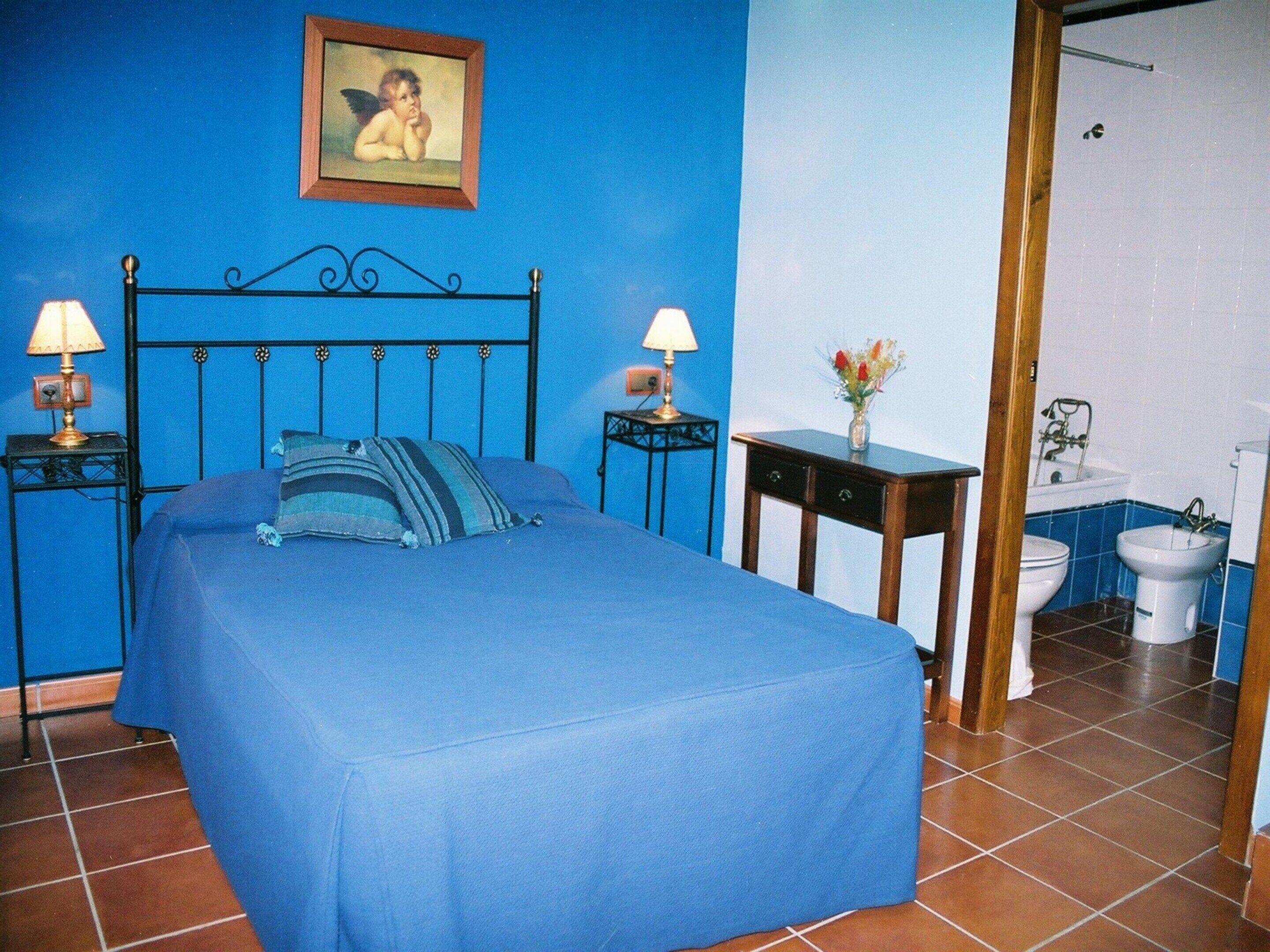 House | 8 bedrooms, individually furnished, bed sheets