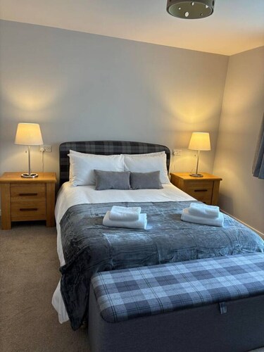 Havrock with harbour view near town centre