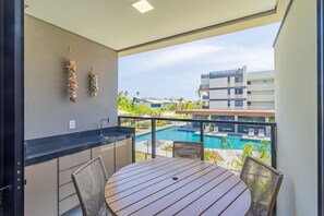 Outdoor dining - Cais Eco #107 - Flatt With Balcony by Carpediem (Ipojuca)