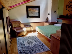 1 chambre, fer et planche à repasser, Wi-Fi, literie fournie