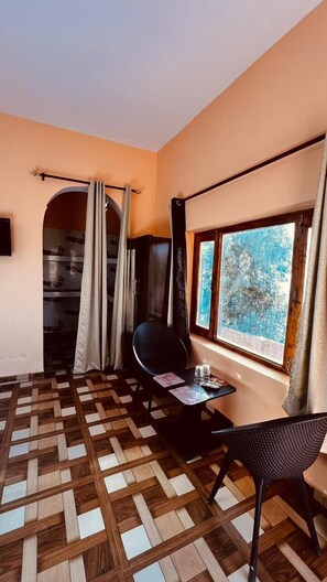 Chambre Luxe (With Kitchen And Balcony) | Coin séjour