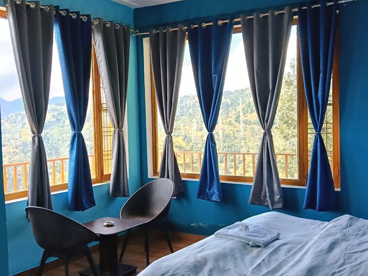 Chambre (Easy Access To Room With Balcony) | Fer et planche à repasser, Wi-Fi gratuit