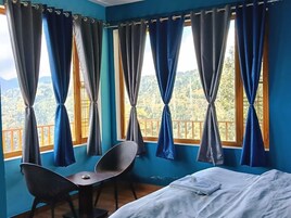 Habitación (Easy Access To Room With Balcony) | Tabla de planchar con plancha y wifi gratis