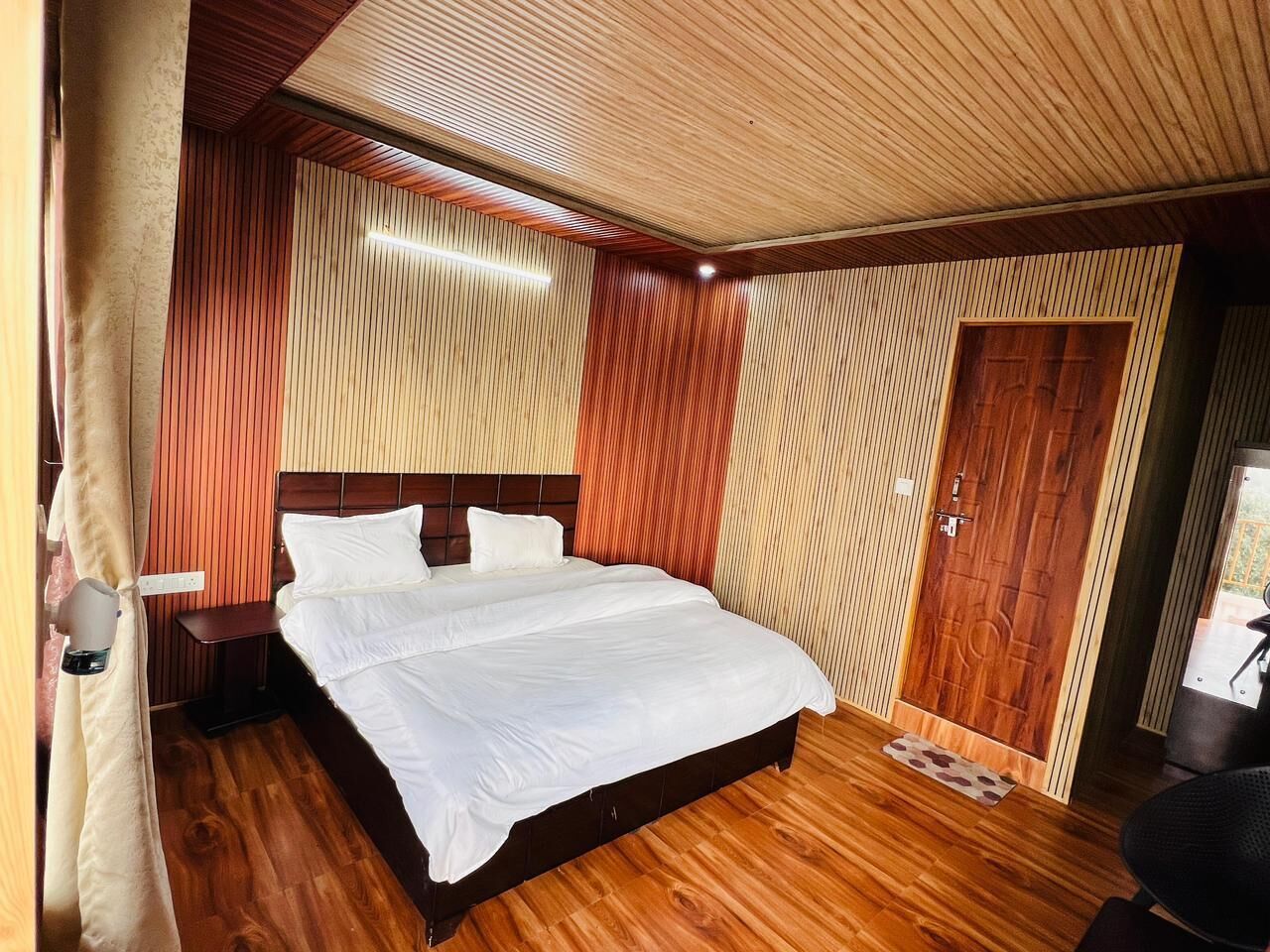 客房 (Premium Luxury) | 熨斗/熨衣板、免费 WiFi