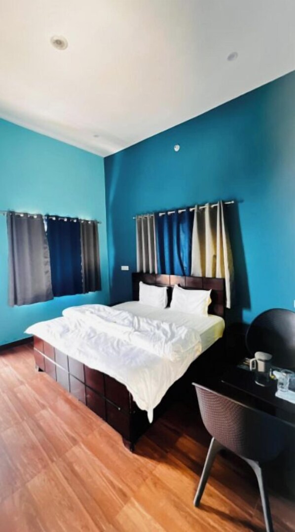 Chambre Deluxe, balcon | Fer et planche à repasser, Wi-Fi gratuit