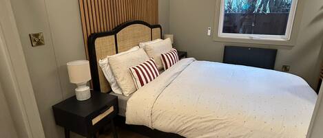 Silitysrauta/-lauta, ilmainen Wi-Fi, vuodevaatteet