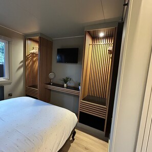 Unclassified image, 4 of 20, button - Rural Romantic Cabin-Hot Tub & Outdoor Kitchen (Moira)