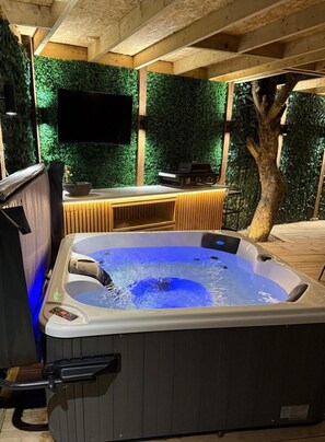 Unclassified image, 2 of 20, button - Rural Romantic Cabin-Hot Tub & Outdoor Kitchen (Moira)