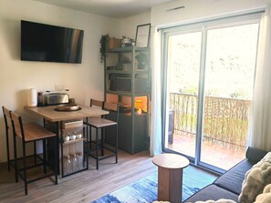 Smart TV, books - Ax-les-Thermes, cosy studio 4 pers and balcony : ski, hiking, thermal baths | All on foot (Savignac-les-Ormeaux)