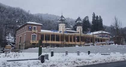Ax-les-Thermes, cosy studio 4 pers and balcony : ski, hiking, thermal baths | All on foot