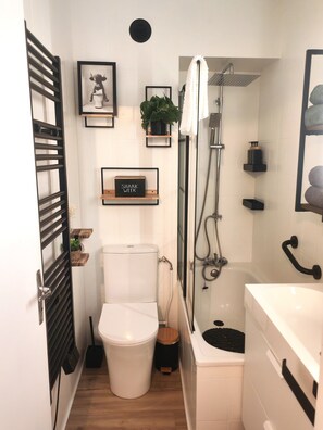 Eco-friendly toiletries, hair dryer, soap, shampoo - Ax-les-Thermes, cosy studio 4 pers and balcony : ski, hiking, thermal baths | All on foot (Savignac-les-Ormeaux)