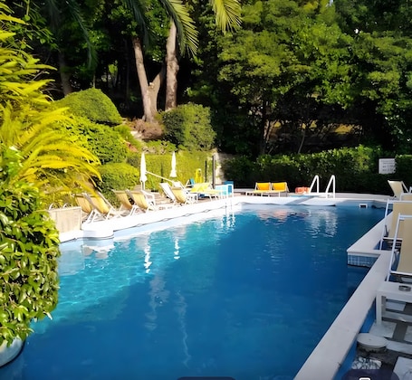 Pool. Apartment 'Eurotel 523 - Rapallo' with Shared Pool, Wi-Fi and Air Conditioning