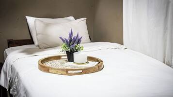 Cottage tiện nghi đơn giản, quang cảnh hồ bơi | Két bảo mật tại phòng, có lối đi dành cho xe lăn