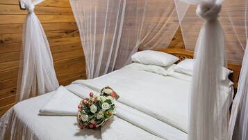 Comfort Chalet, Patio, Garden View | In-room safe