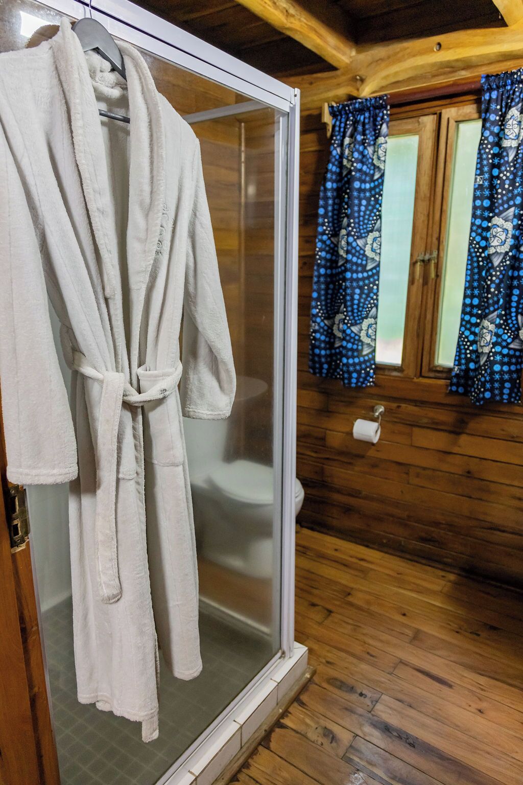 Comfort Chalet, Patio, Garden View | Bilik Mandi | Pancuran mandi, tuala disediakan, sabun, tisu tandas 