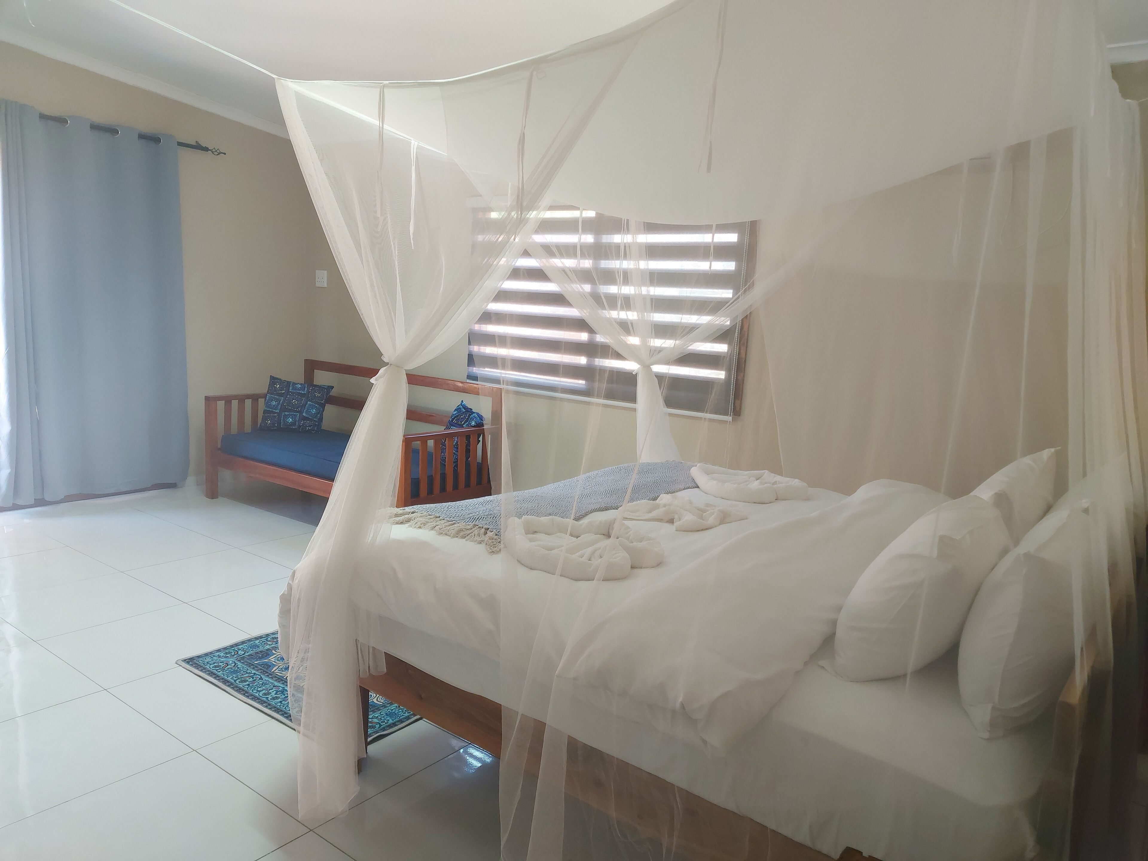 Phòng đôi dành cho gia đình, quang cảnh hồ bơi | Két bảo mật tại phòng, có lối đi dành cho xe lăn 