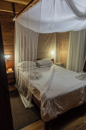 Chalet Confort, patio, vue jardin | Coffres-forts dans les chambres, accès pour personnes à mobilité réduite