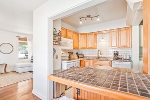 Fridge, microwave, oven, stovetop - Gilliland Road Navy Point Cottage (Perdido Key)