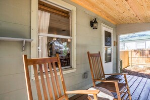 Terrace/patio - Gilliland Road Navy Point Cottage (Perdido Key)