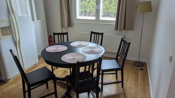 House, 1 Bedroom, Accessible | Dining room