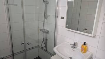 House, 1 Bedroom, Accessible | Bathroom