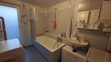 Handtücher, Seife, Toilettenpapier