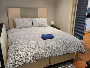 Unclassified image, 2 of 9, button - Peaceful oasis in Central London (London)