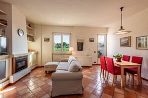 TV - N311 – Numana, cozy apartment with terrace and private parking space (Numana)