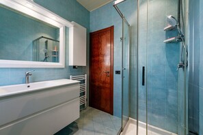 Shower, bidet, towels - N311 – Numana, cozy apartment with terrace and private parking space (Numana)