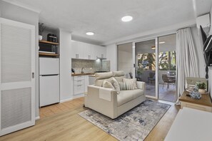 Apartment | Living room - Bright 1-bed Apartment in Fortitude Valley (Brisbane)