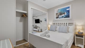 Apartment | 1 bedroom, bed sheets