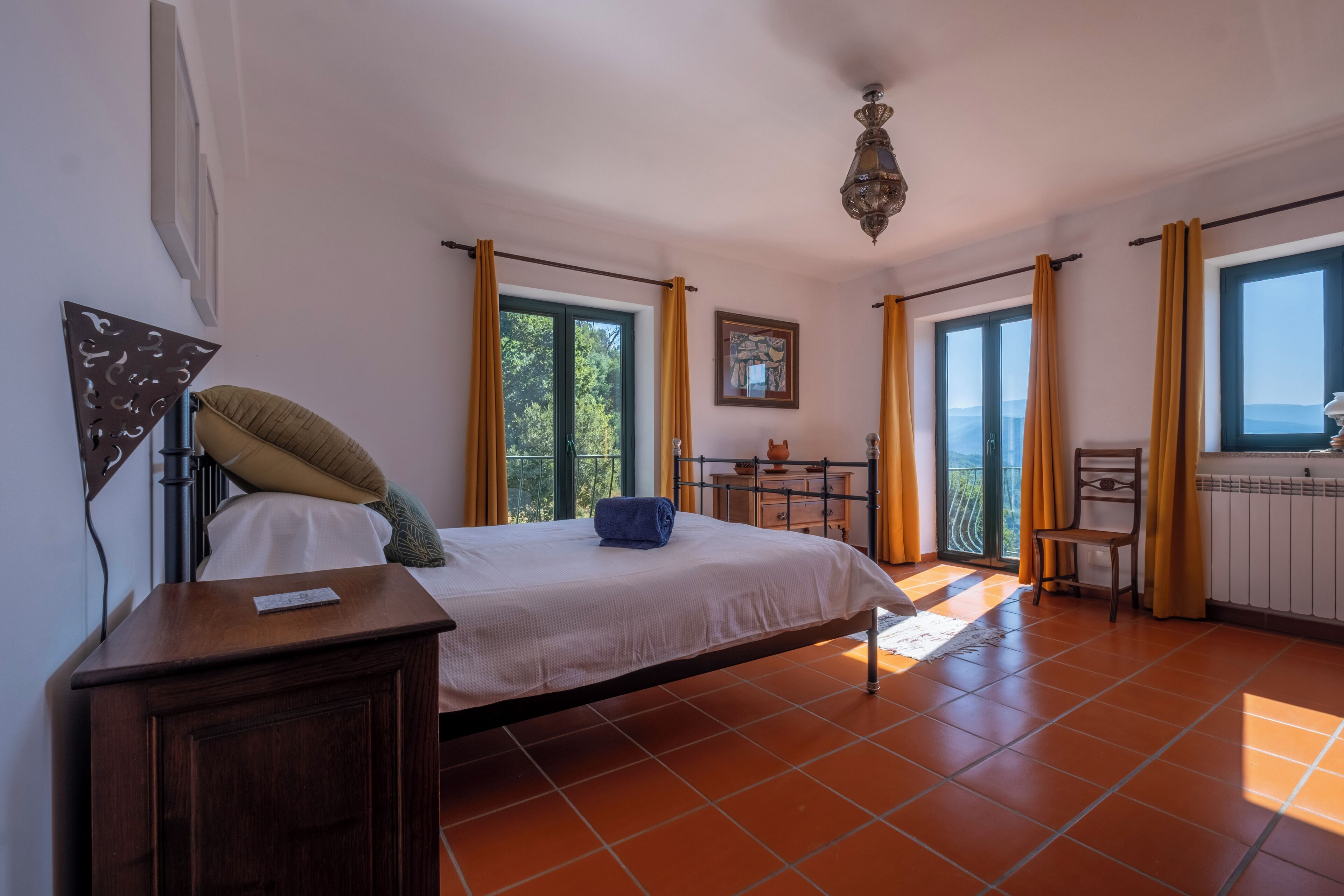 4 bedrooms, travel crib, free WiFi, bed sheets