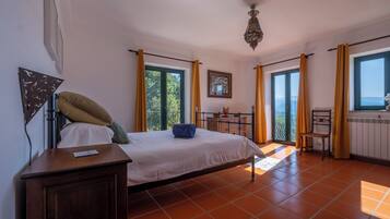 4 bedrooms, travel crib, free WiFi, bed sheets