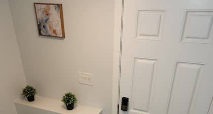 A Modern & Homely 1 BR Suite