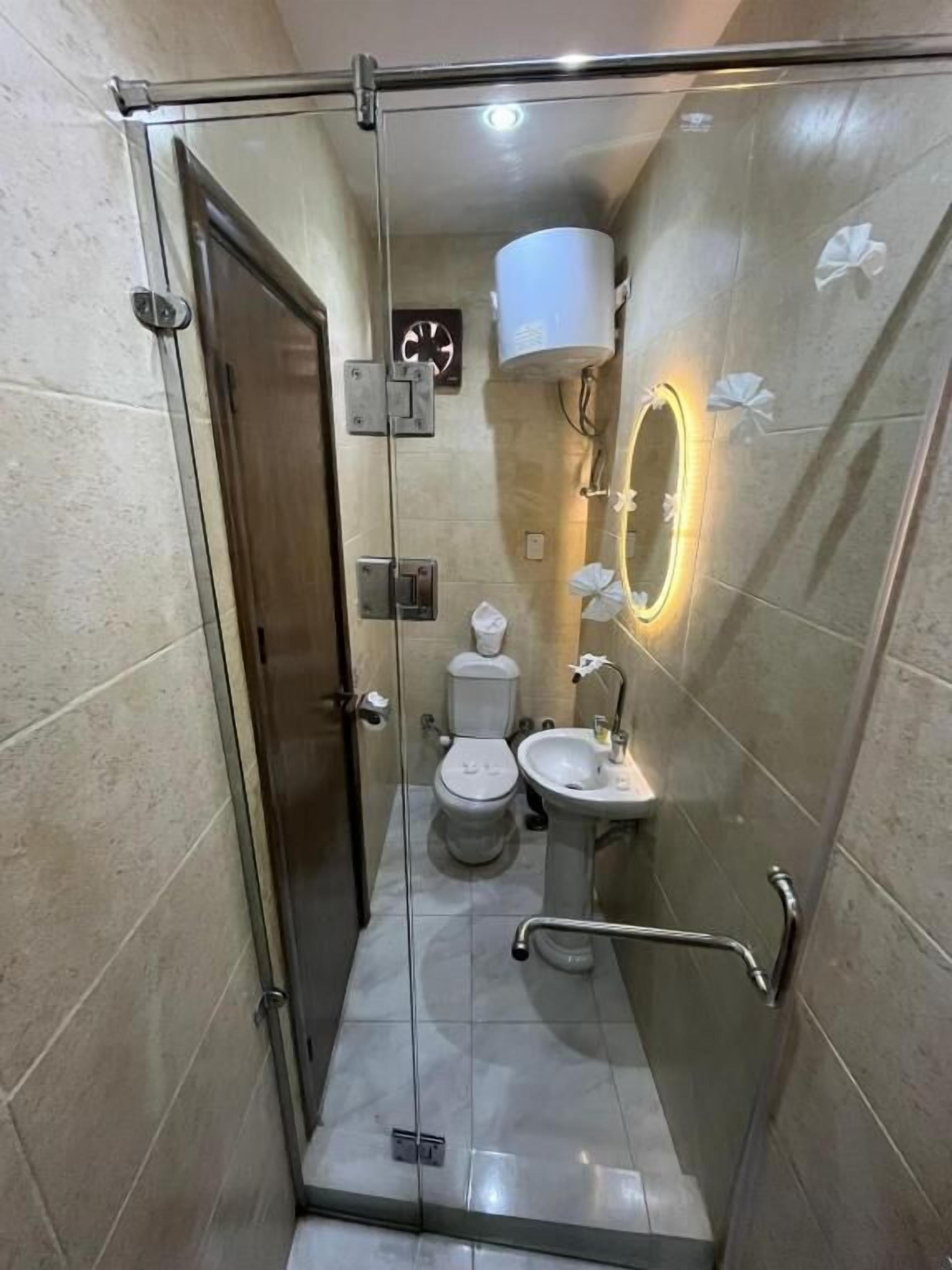 Deluxe Double Room, City View | Bathroom | Hair dryer
